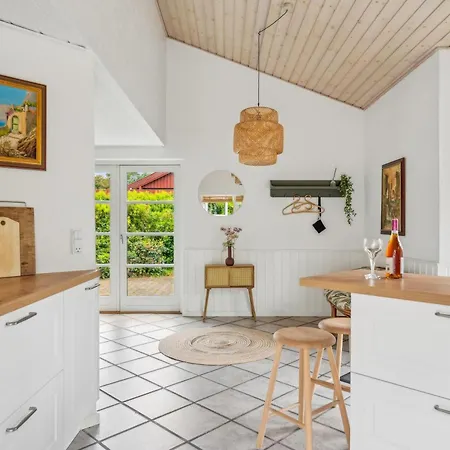 Cozy With Hot Tub Close To Ahl And Casa vacanze Ebeltoft