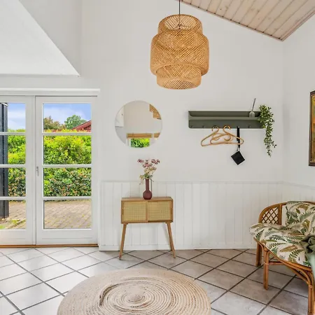 Cozy With Hot Tub Close To Ahl And Casa vacanze Ebeltoft
