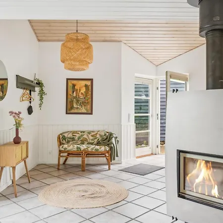 Cozy With Hot Tub Close To Ahl And Ebeltoft
