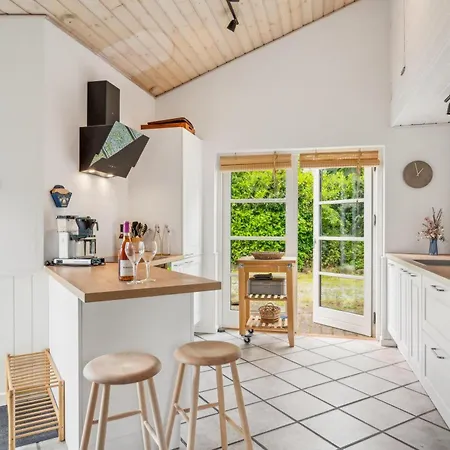 Cozy With Hot Tub Close To Ahl And Prázdninový dům Ebeltoft